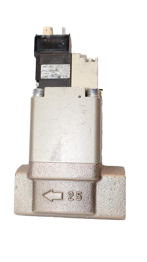 Used SMC 2-Way Solenoid Valve VNC411A-25A-5DZ VNC411A25A5DZ 0.25-0.7MPa