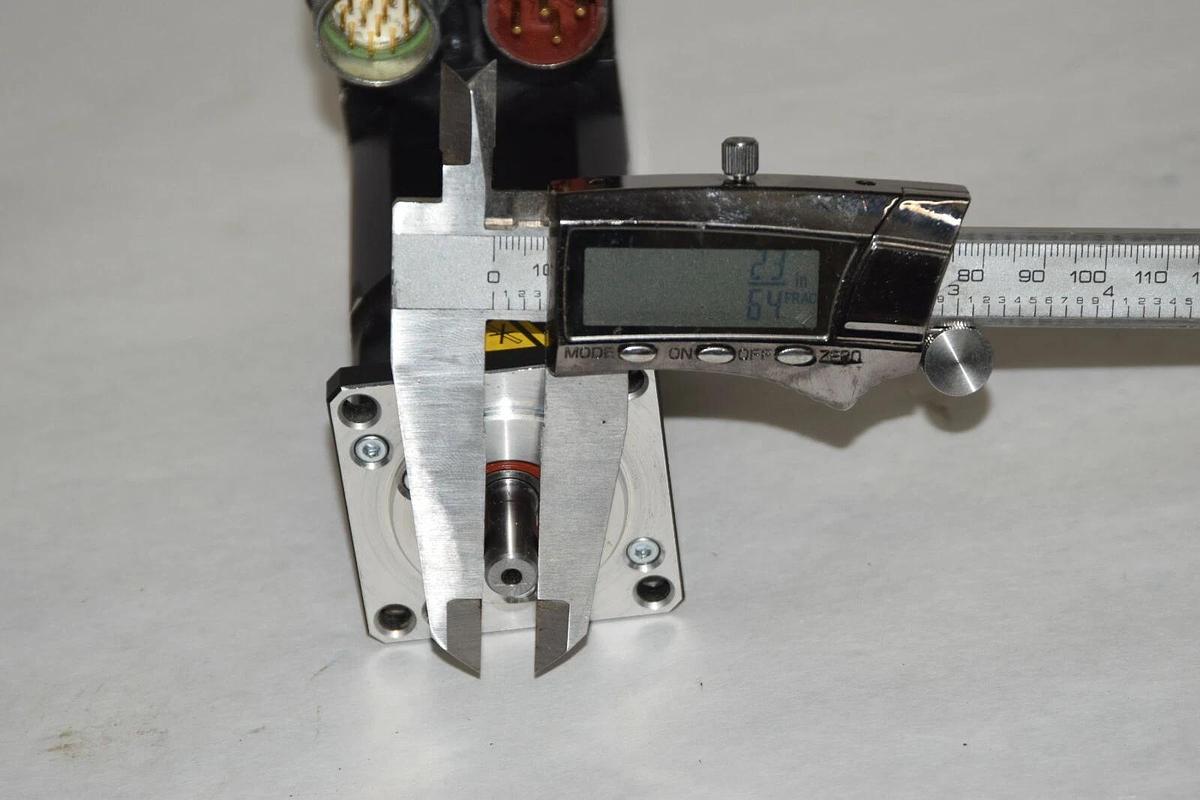 Used Lenze Servo Motor MDSKSBS 031R33  0.53Nm  924264 MDSKSBS031R33 D-32699