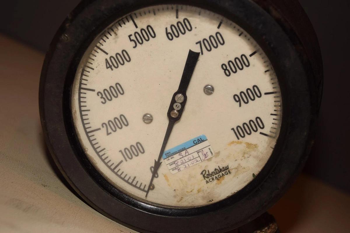 Used ROBERTSHAW 85315 SERIES 1800 0-10000psi HYDRAULIC PRESSURE GAUGE