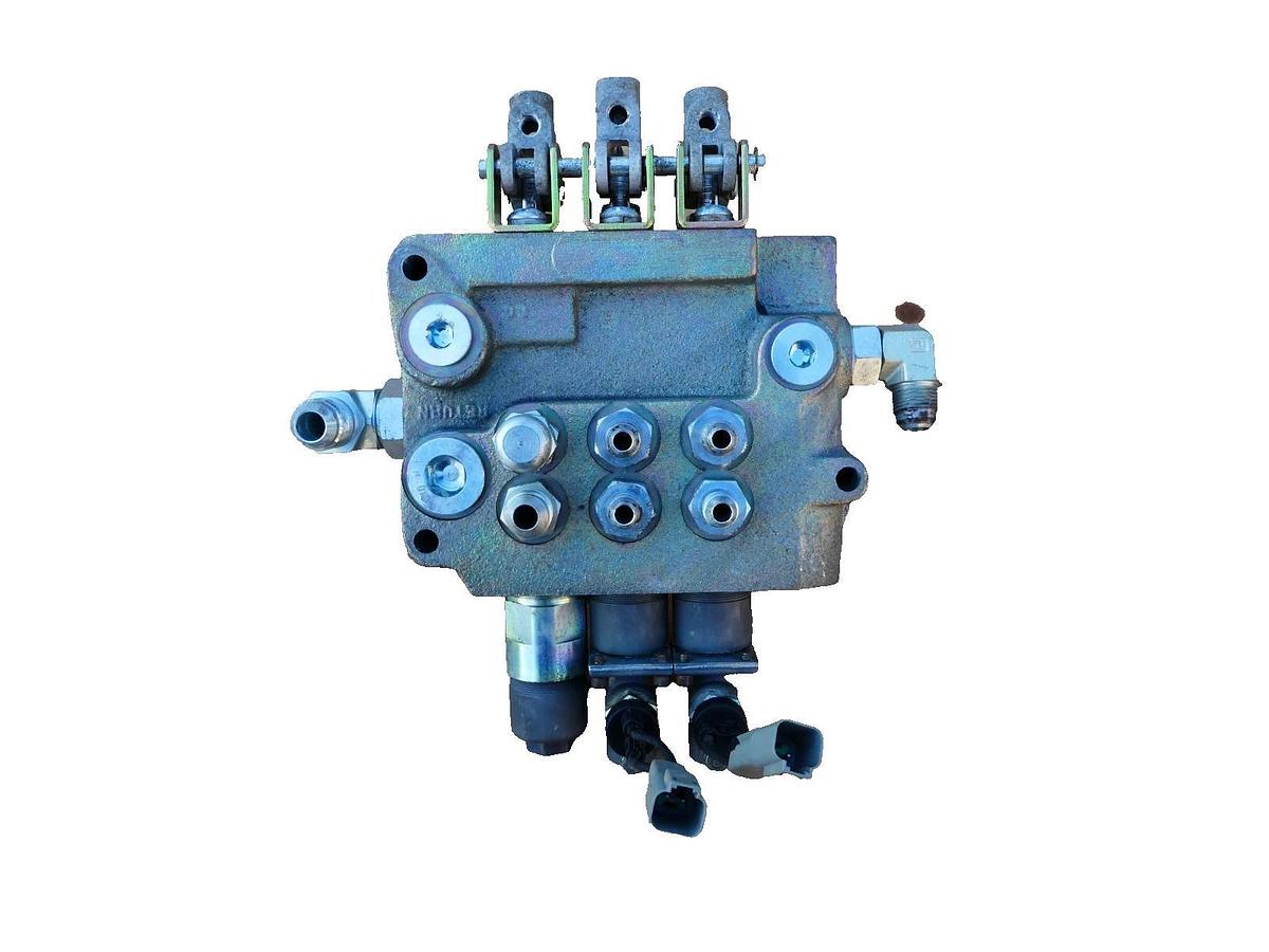 Used Altec 990860065 RH2LL Hydraulic Valve Block 3 spool Valve Manual pilot Operated