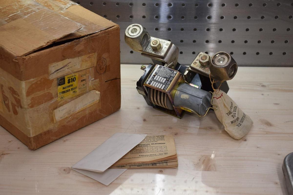 NEW IN BOX ALLEN BRADLEY 810-A26B INVERSE TIME MAGNETIC OVERLOAD RELAY