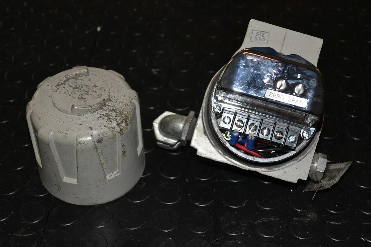 Used BAILEY EQ10 TEMPERATURE TRANSMITTER EQ10 12-42 VDC