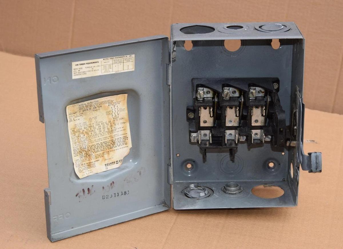 Used SQUARE D Safety Switch D321N 30A 30 Amp 240V Series E1 Safety Switch