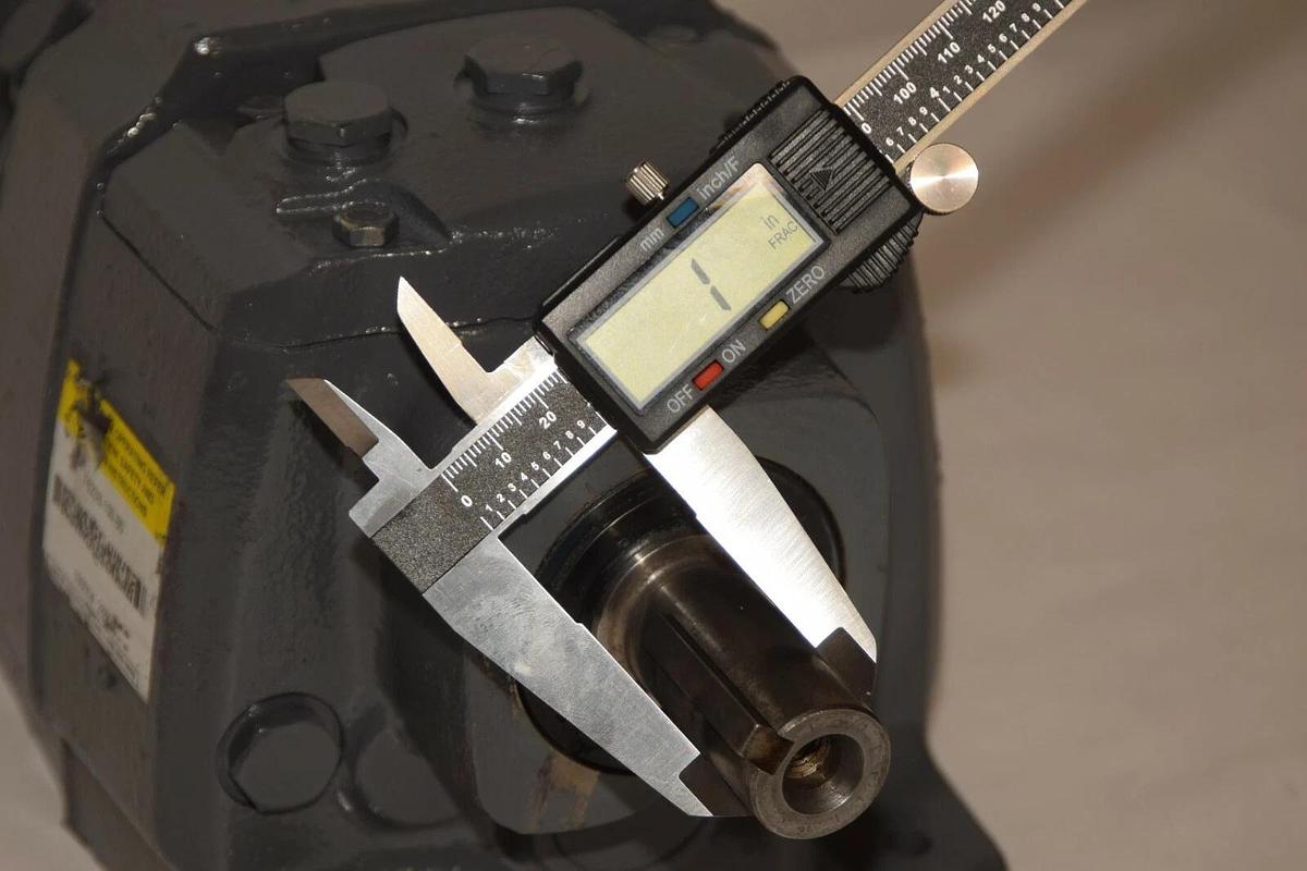 BOSTON GEAR F623B-100-B5 F623B100B5 100:1 1" Shaft Gear Box Speed Reducer NEW