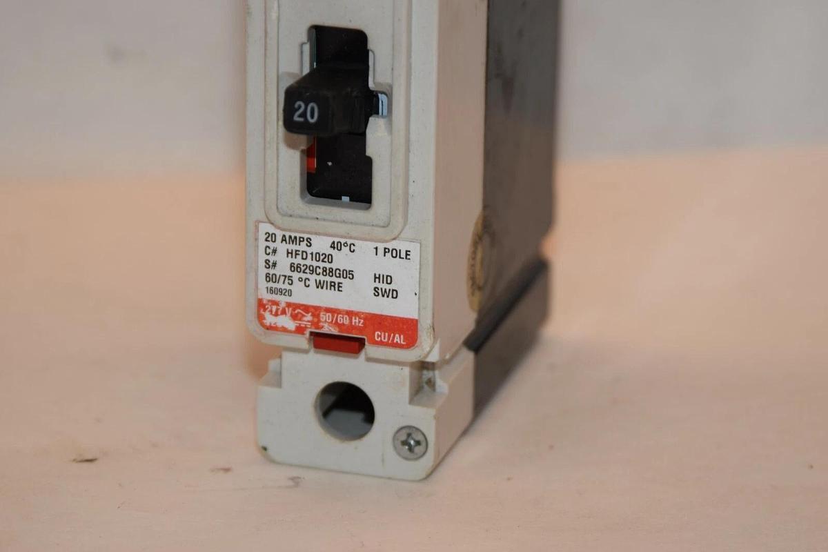 (NEW - Lot 2 ) EATON CUTLER HAMMER HFD1020 20A 20 Amp A 1P 277V Circuit Breaker