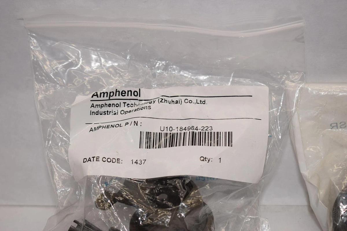 (NEW) AMPHENOL U10-184964-223 , PT08E22-32S-SR Rt Angle Male 36-Pin Connector