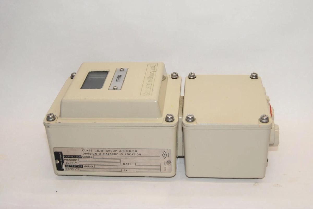 Used HONEYWELL KIX18B-E12X2TY-XXX0XXX R-9R940-41-222 120Vac 50/60Hz Converter