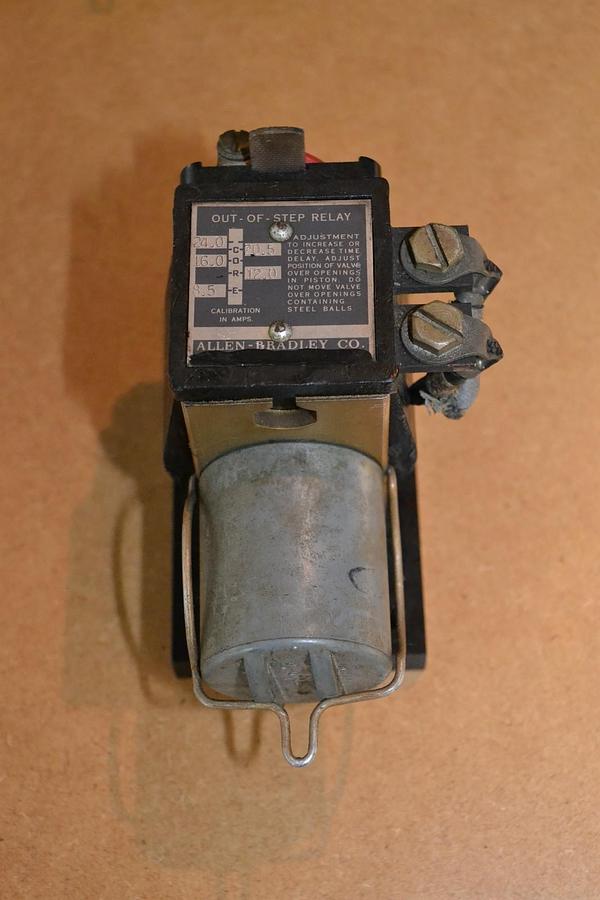 Used ALLEN BRADLEY AB OUT OF STEP RELAY OUT-OF-STEP RELAY 24.0 20.5 16.0 12.0 8.5