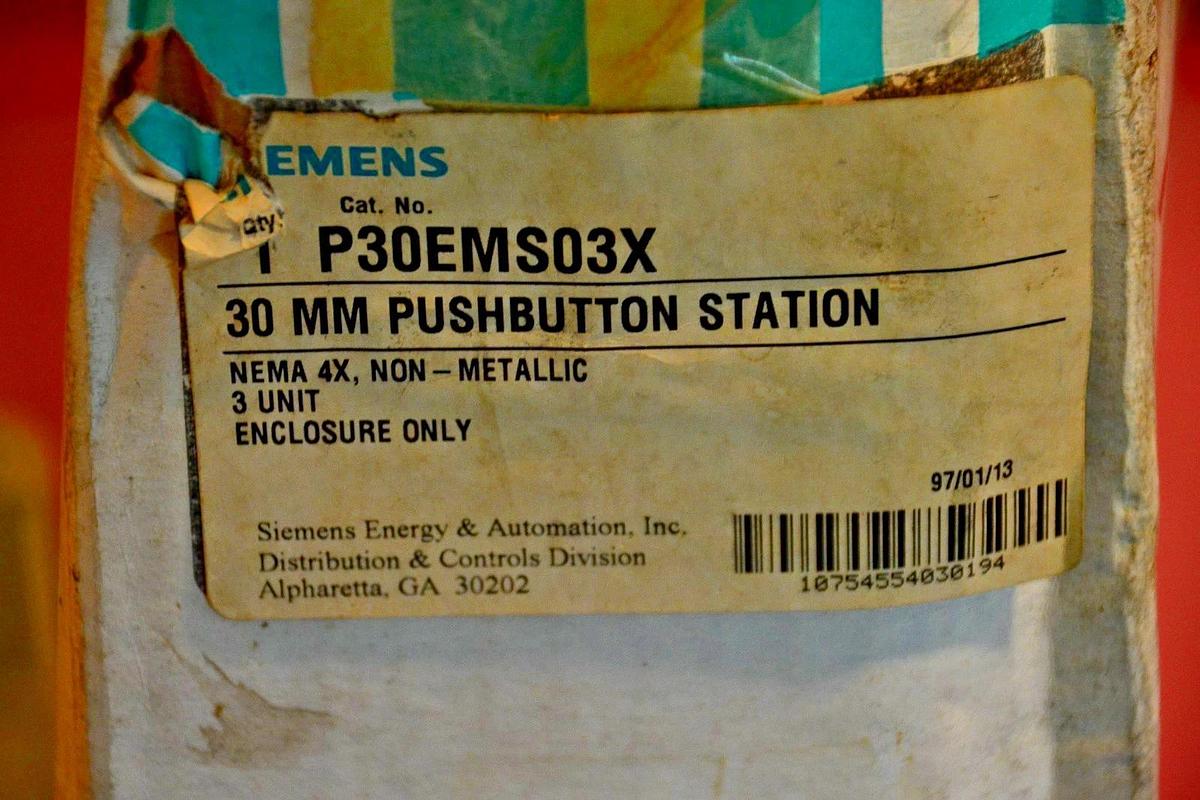 SIEMENS PUSHBUTTON STATION P30EMS03X 30MM 3 UNIT NEW