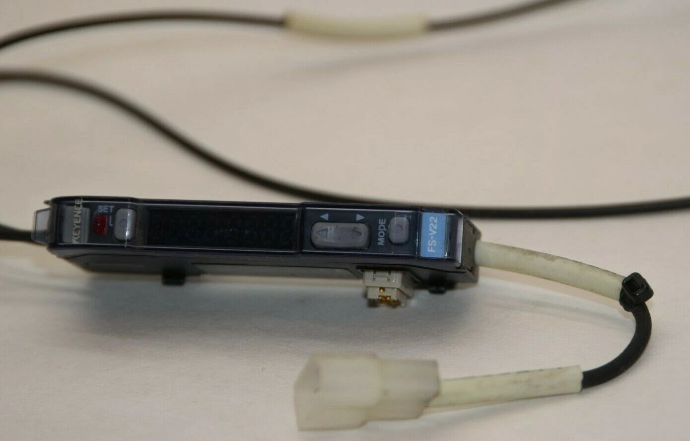 Used KEYENCE CORPORATION FS-V22 FSV22 Fiber Optic Sensor Amplifier