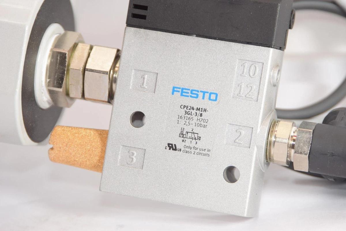 Used FESTO CPE24-M1H-3GL-3/8 Valve W/FRM-...-D-MAXI , SDE1-D10-G2-R18-C-P2-M8 Sensor