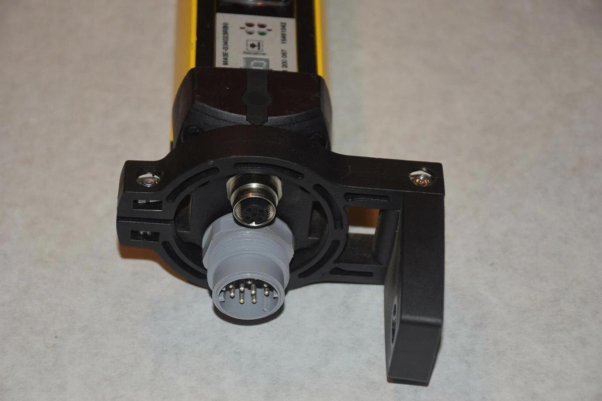 Used SICK M40E-034023RB0 M4000 ADVANCED RECEIVER BEAM SAFETY DEVICE