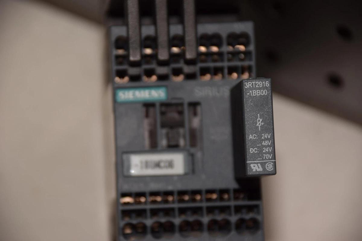 Used SIEMENS SIRIUS 3RT2015-2BB41 24V DC CONTACTOR