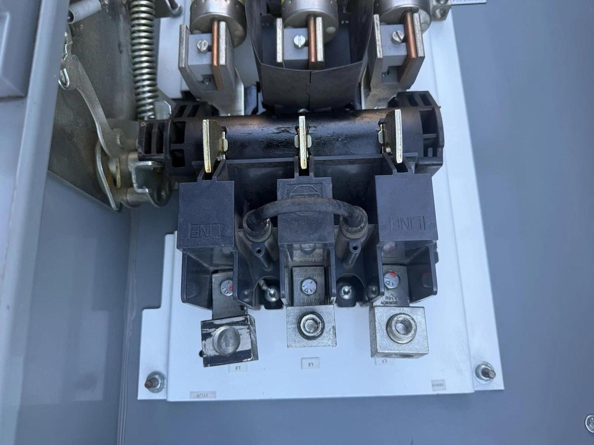 Used ALLEN BRADLEY 400 Amp 1494G-FF3J6  AL-208 Enclosed Switch Disconnect 600VAC 400A
