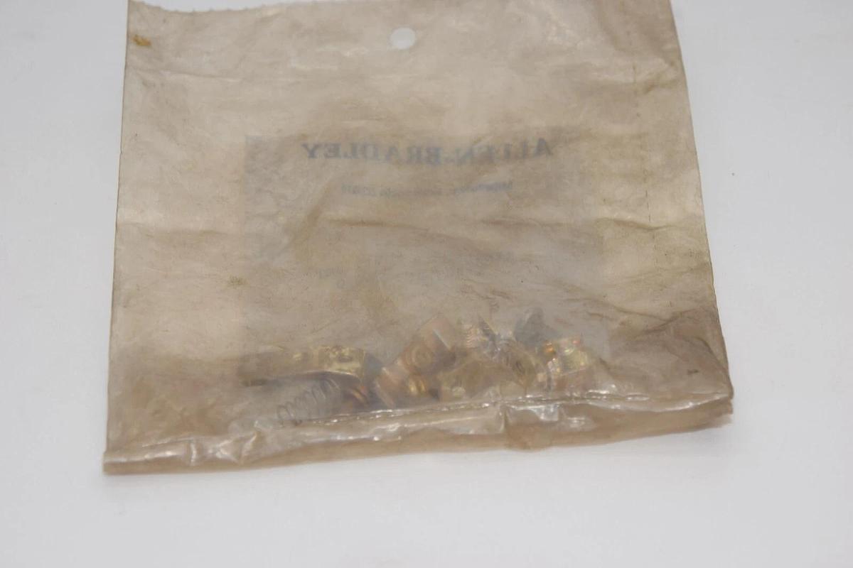 (NEW - Lot of 5) ALLEN BRADLEY Z-34037 , Z34037 Size 0 1 Pole Contact Kit