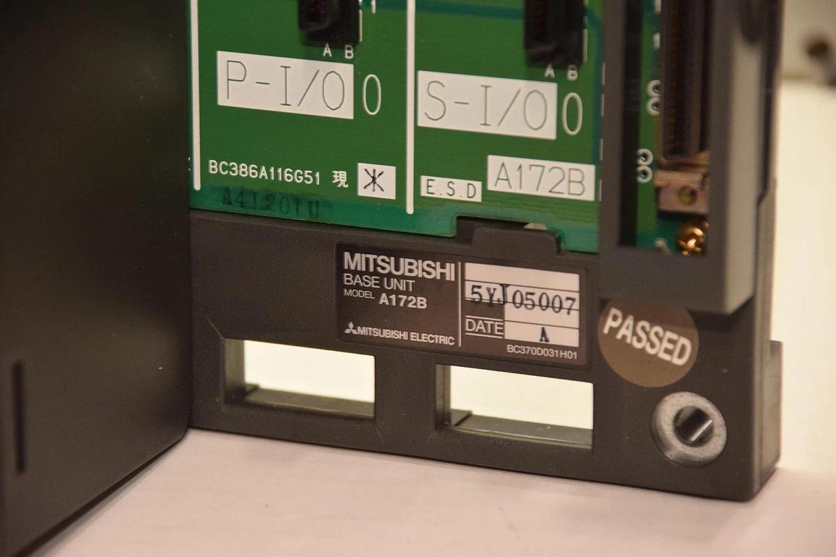 Used MITSUBISHI A171SCPU 100/200V 50/60Hz MOTION CONTROLLER W/ BASE UNIT A172B