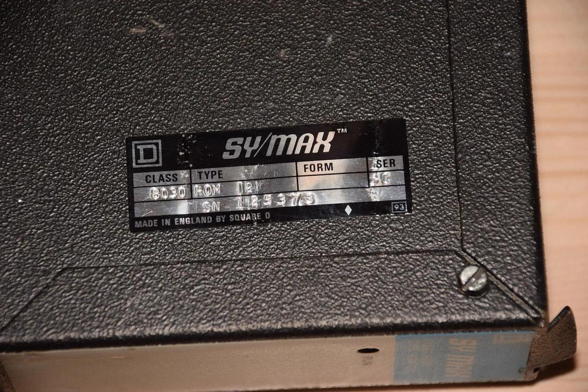 Used Square D Sy/Max Analog Output Module 8030 ROM-121 Ser B