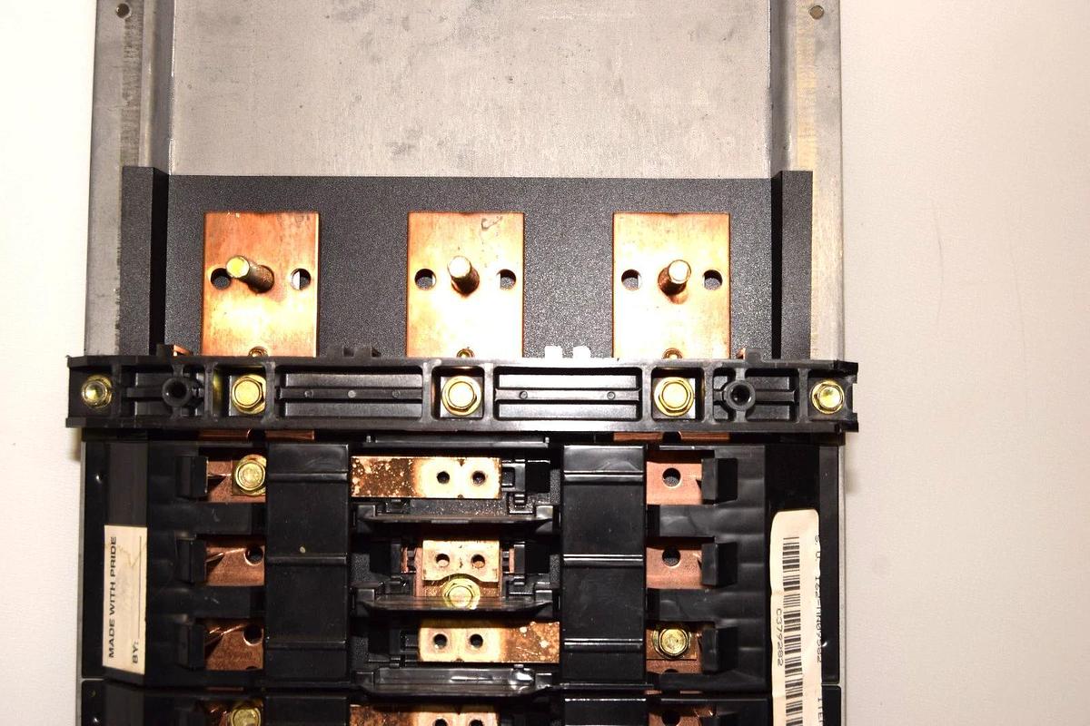 Used General Electric / GE AQL3422ATX 225Amp 3Ph Main Lug Panelboard Interior *Only*