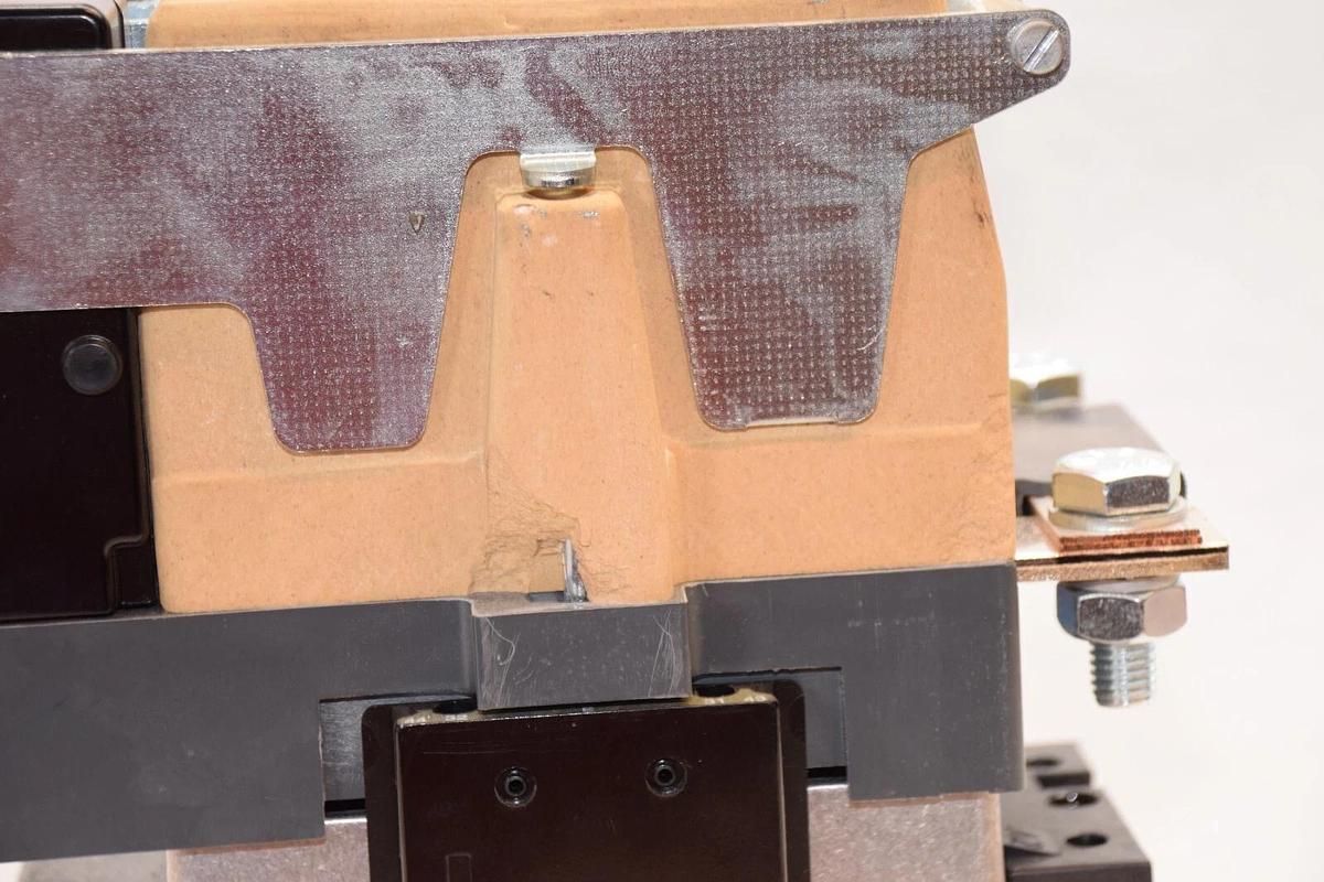 Used SIEMENS 3TC5217-0A , 3TC52170A 2P Contactor With 24V Coil *Chip*