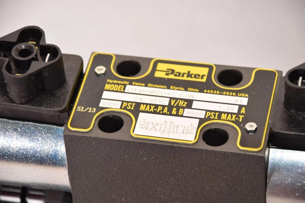 (NEW) PARKER D61VW004C4VJW3A , D1VHW004CVJW , FM2DDSV Directional Control Valve