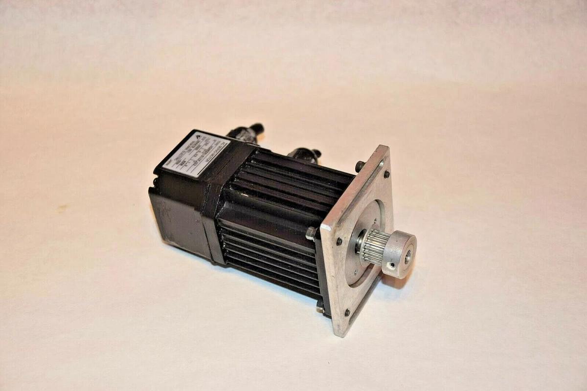Used Yaskawa USAREM-01CFJ23 AC Servo Motor