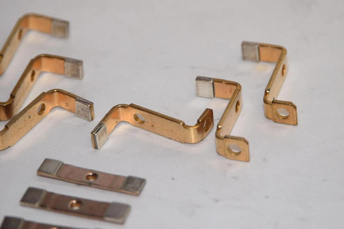 (NEW) CUTLER HAMMER 23-5527 , 23-5526 Contact Kit