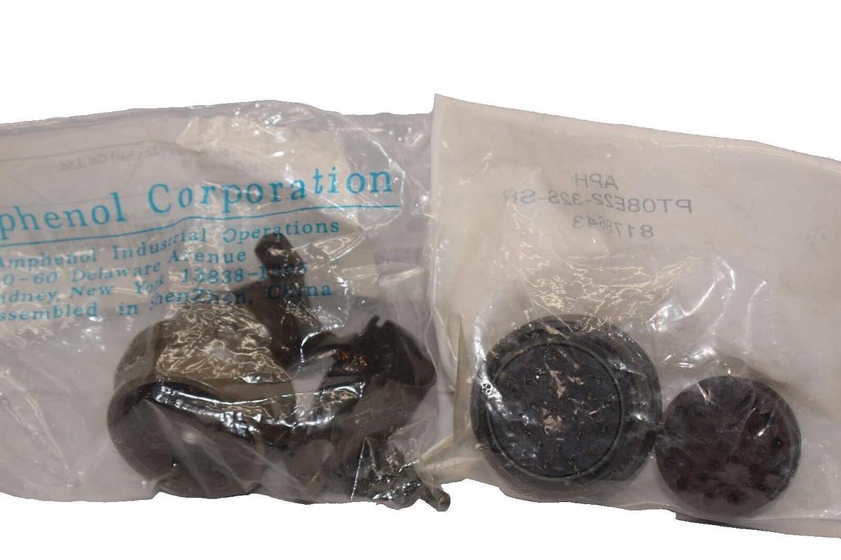 (NEW) AMPHENOL U10-184964-223 , PT08E22-32S-SR Rt Angle Male 36-Pin Connector