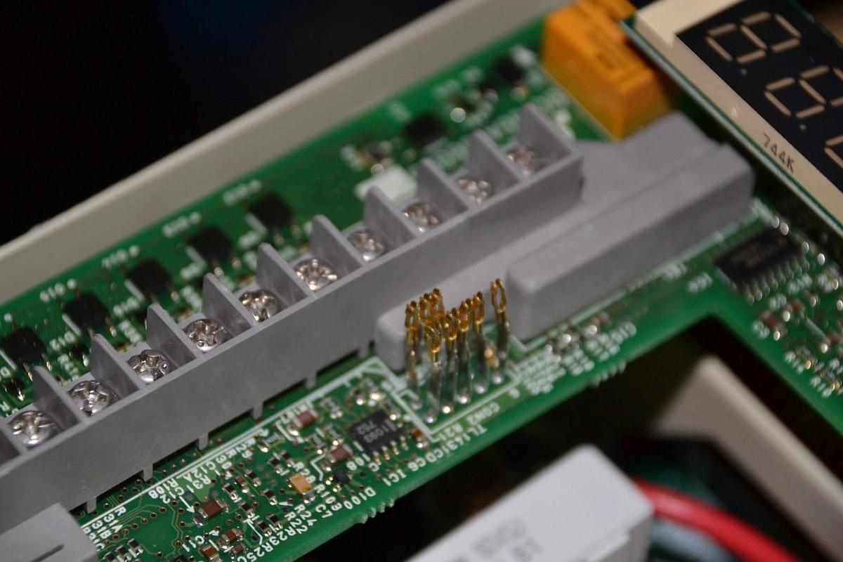 Used Mitsubishi Inverter Freqrol-A200 Drive FR-A260E-0.75K-UL 575v 3ph 1hp