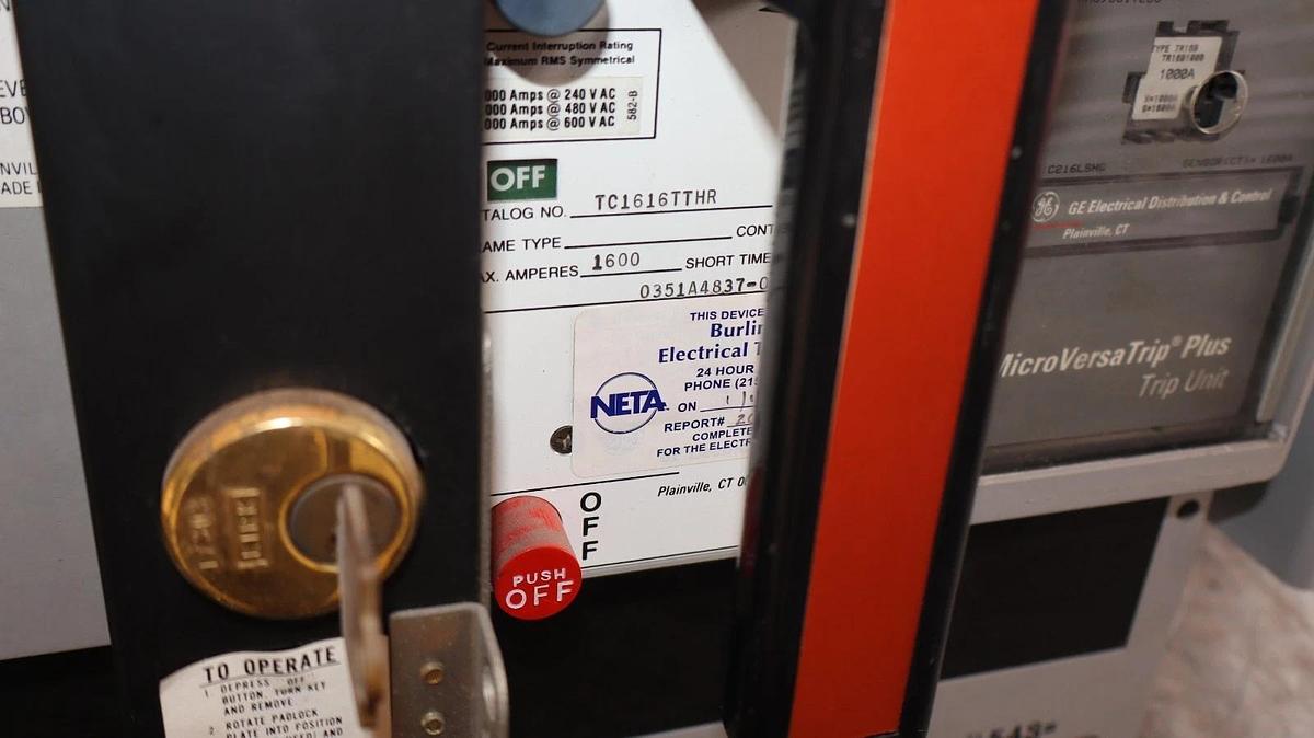Refurbished GE General Electric Breaker Power Break 1600A Amp TC1616TTHR TR16B1000 1000a