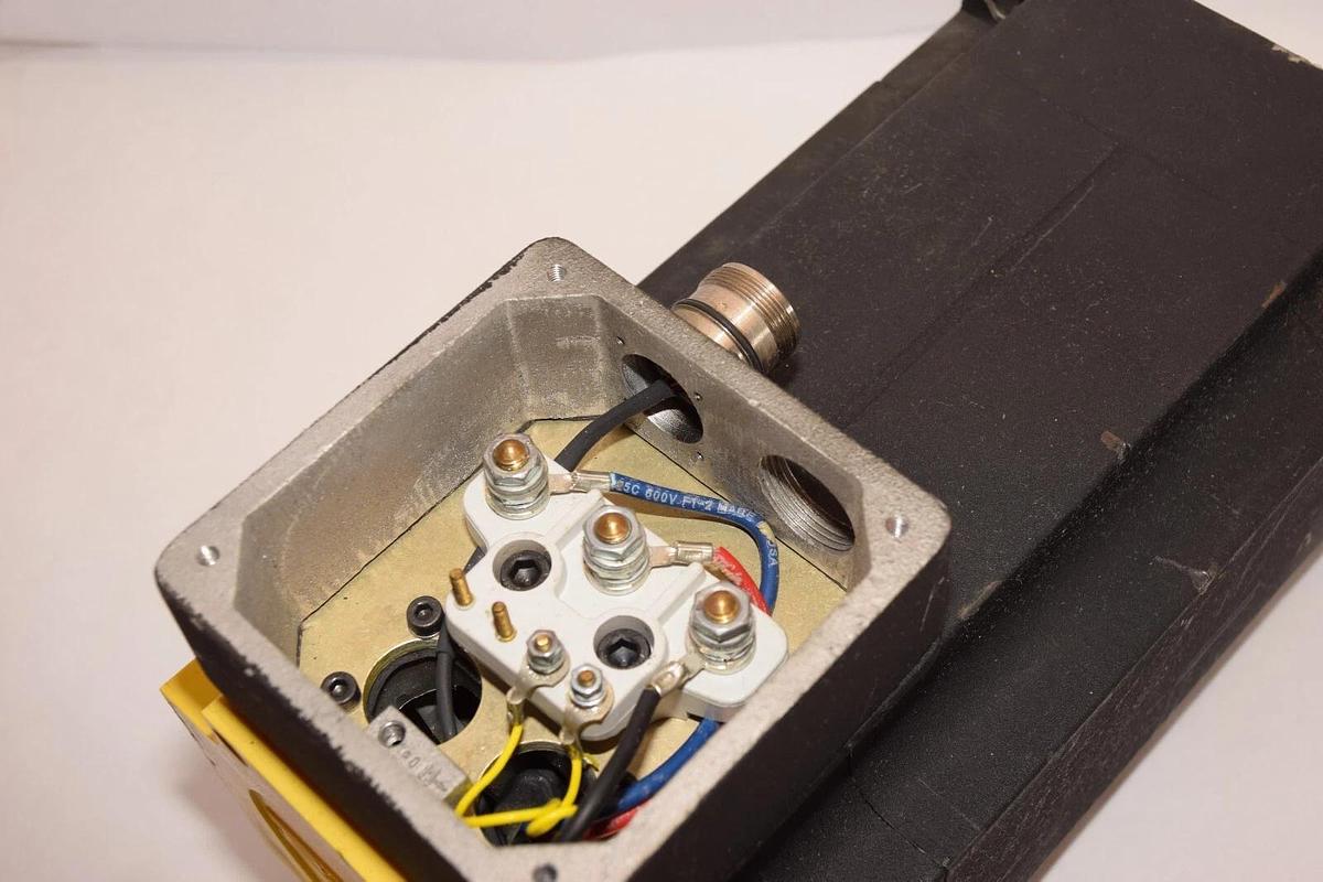 Used Baldor Brushless Servo Motor BSM100C-425M12A 963182 MS4P124W111 X0602 20nm 10.6