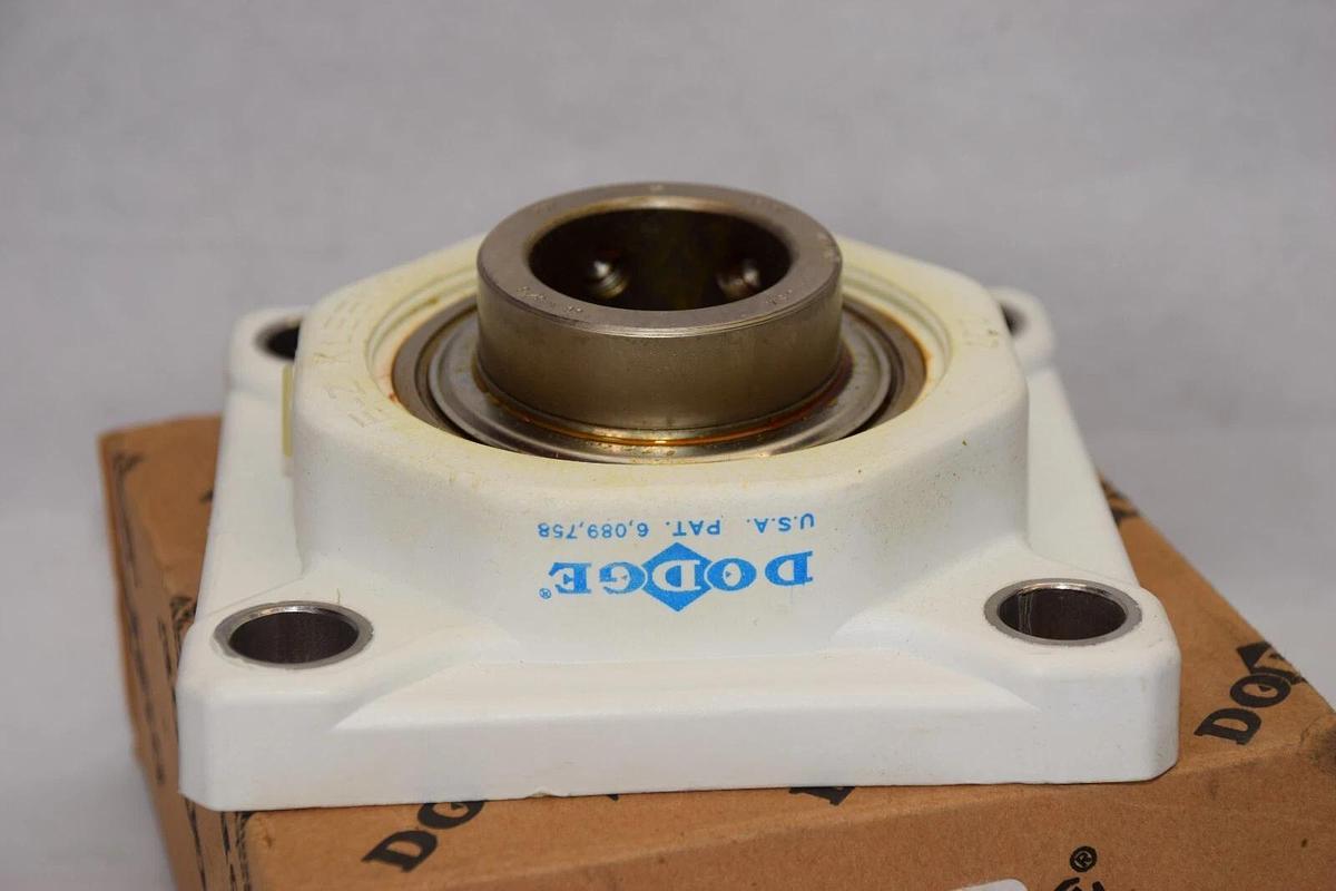 DODGE F4B-SCEZ-105-BEV 6486940-003 E-Z Kleen Flange Block Bearing 1-5/16" USA