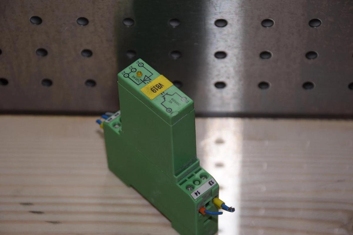Used PHOENIX CONTACT EMG 17-0V-24DC/60DC/3 EMG170V24DC/60DC/3 MODULE
