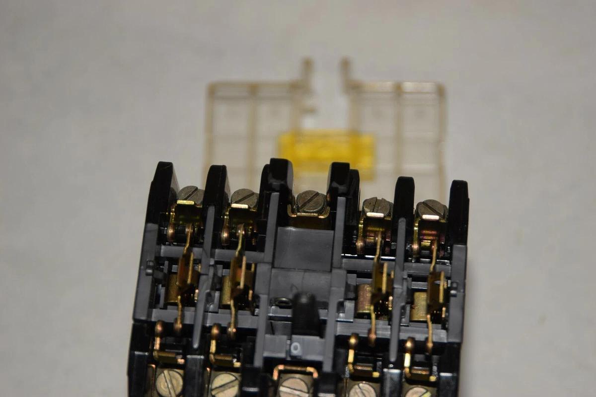 (NEW) TELEMICANIQUE CA2-AN4 220V 50Hz 220V 60cy Coil Contactor