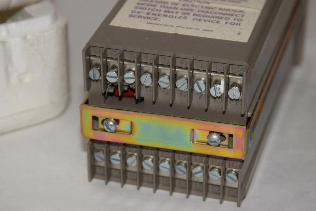 (NEW) HONEYWELL AV722BB144 230V 50/60Hz 250-350C Dialapack Controller