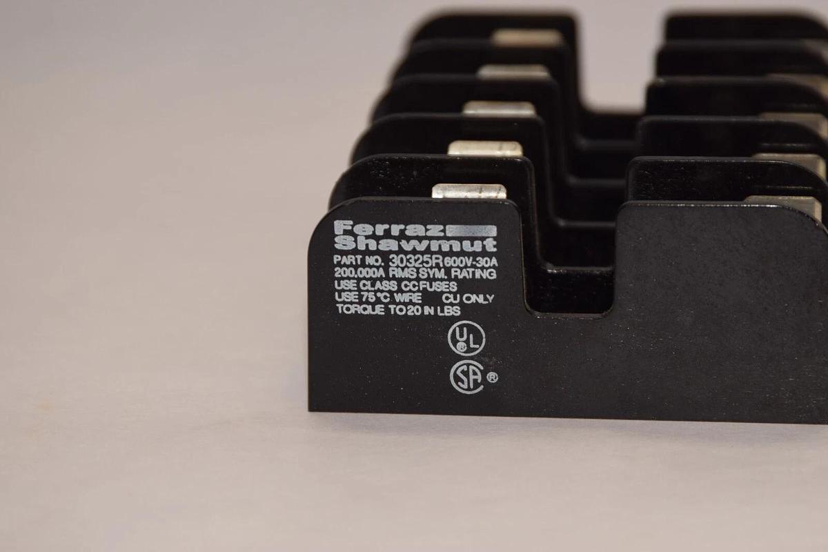 Used FERRAZ SHAWMUT 30325R 600V 30A Fuse Holder Holds 5 Fuses