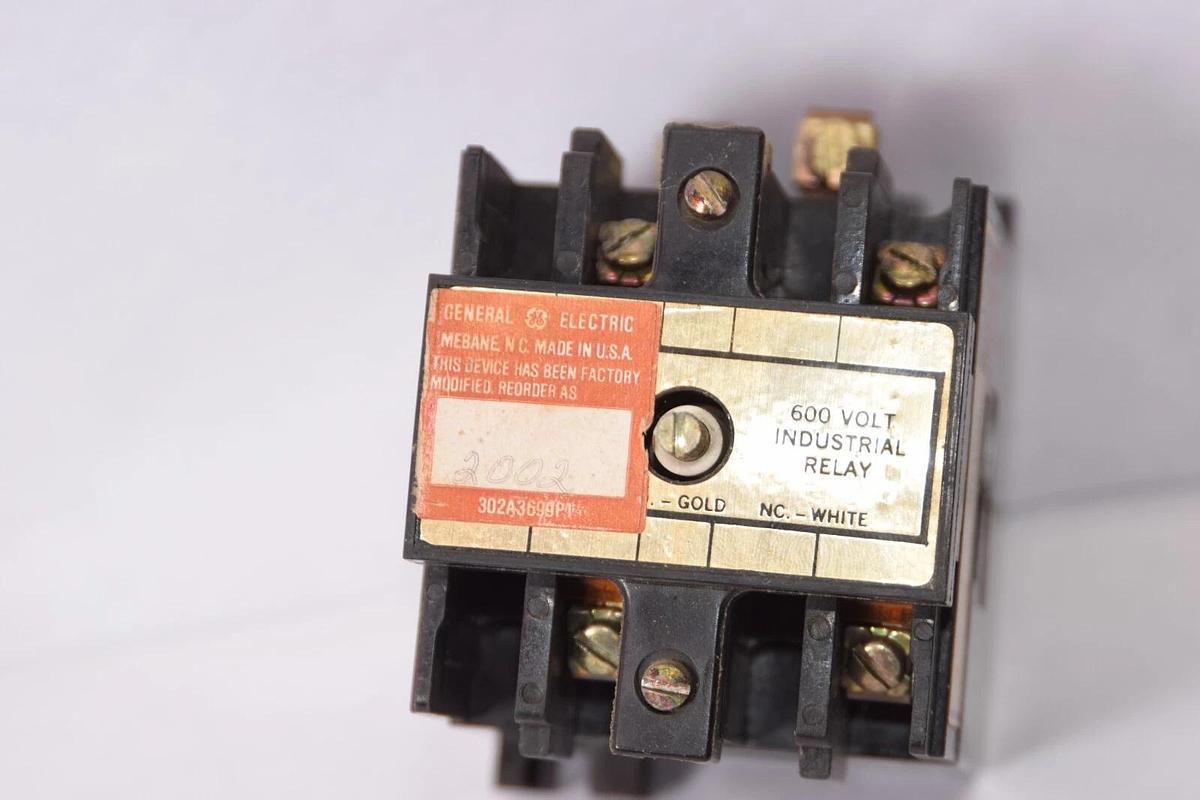 Used GE GENERAL ELECTRIC CR120B020 600V Industrial Relay 55-513696G02 , 115V Coil