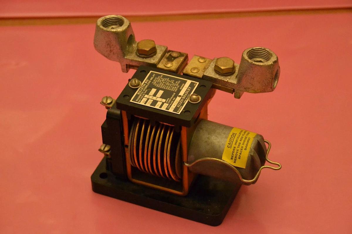 Allen Bradley Overload Relay 810-J22A 810J22A 810  600V 600 V 162A 162 A