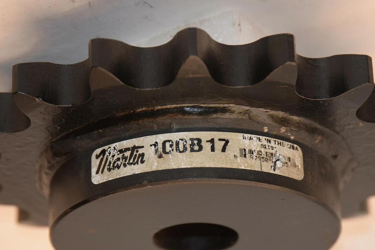 (NEW) MARTIN 100B17 17 Teeth 1-5/16" Bore 8" Sprocket