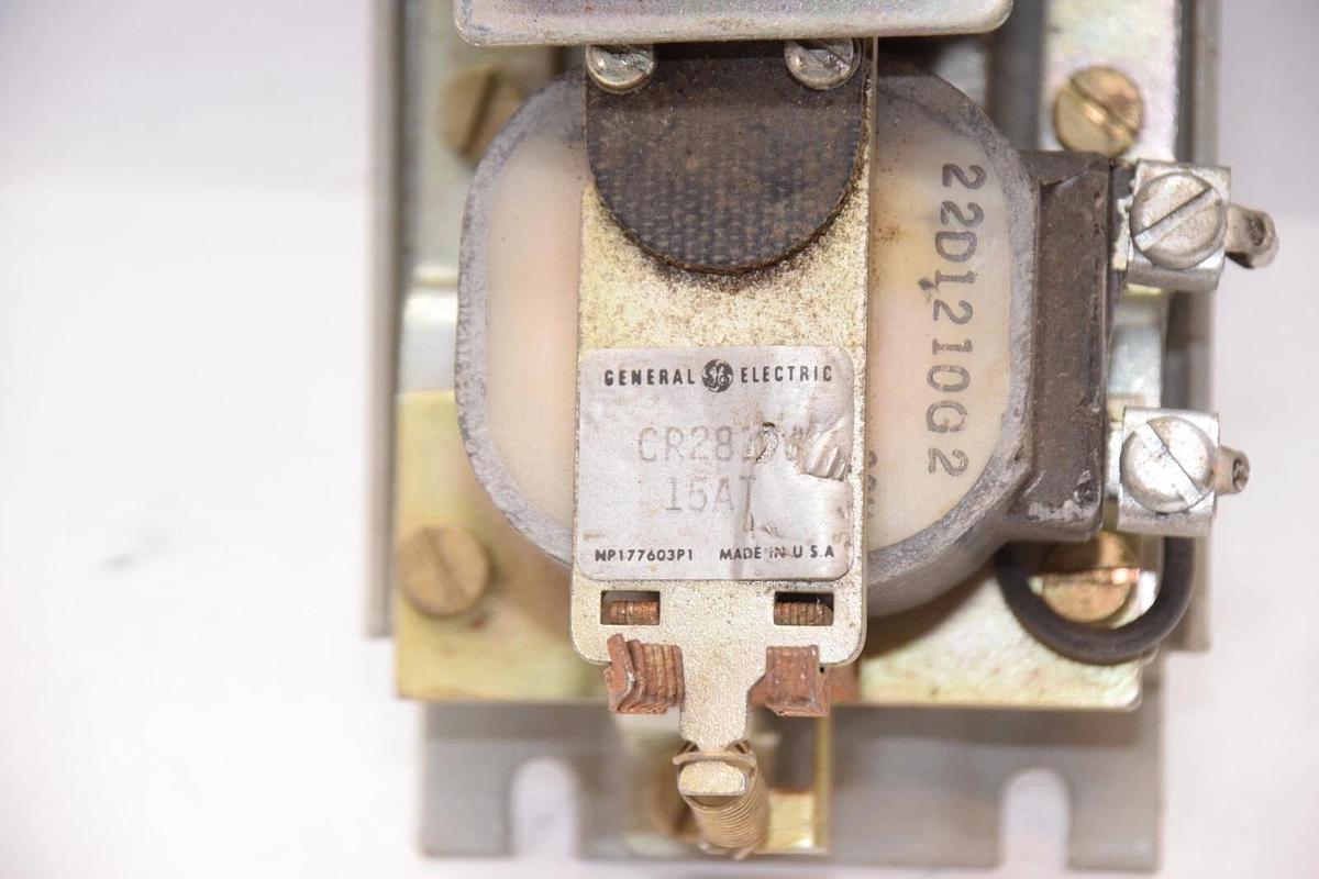 Used GE / GENERAL ELECTRIC CR2810A15AT2 Machine Tool Relay 115v coil
