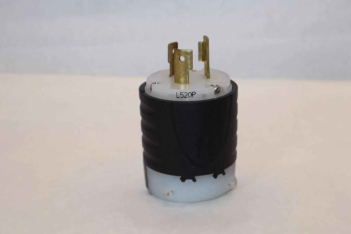 (NEW) PASS & SEYMOUR L520P 20A 125V Twist-Locking Plug