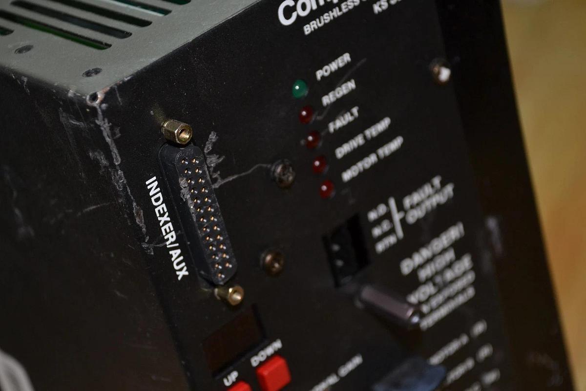 Parker Compumotor Brushless Servo Drive KS Series KSX-DRIVE-230 Rev: 3S NEW