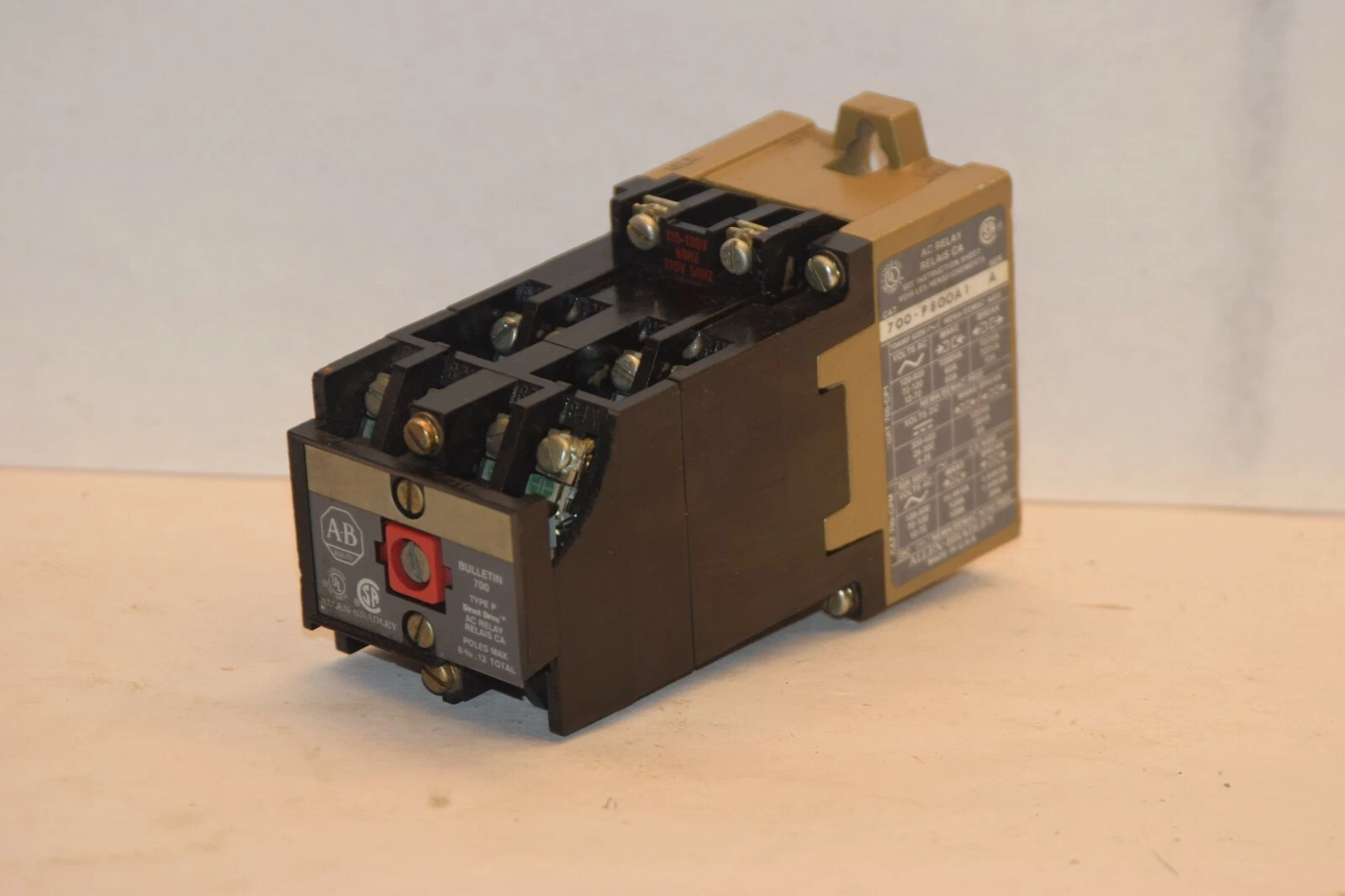 Used ALLEN BRADLEY 700-P800A1  700P800A1 Series A 115-120V Direct Drive Relay