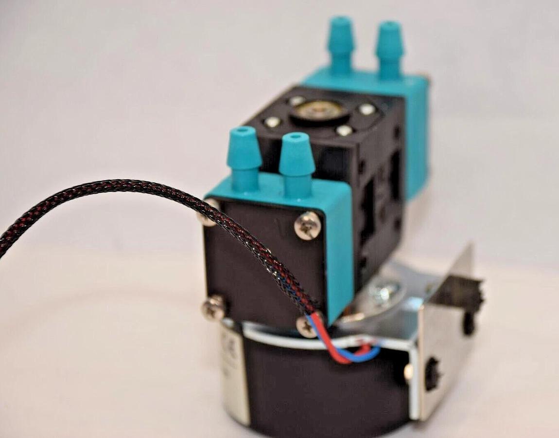 Used KNF PL10136-NFB-30 PL10136-NFB PL10136NFB30 Diaphragm Liquid Pump 24vdc