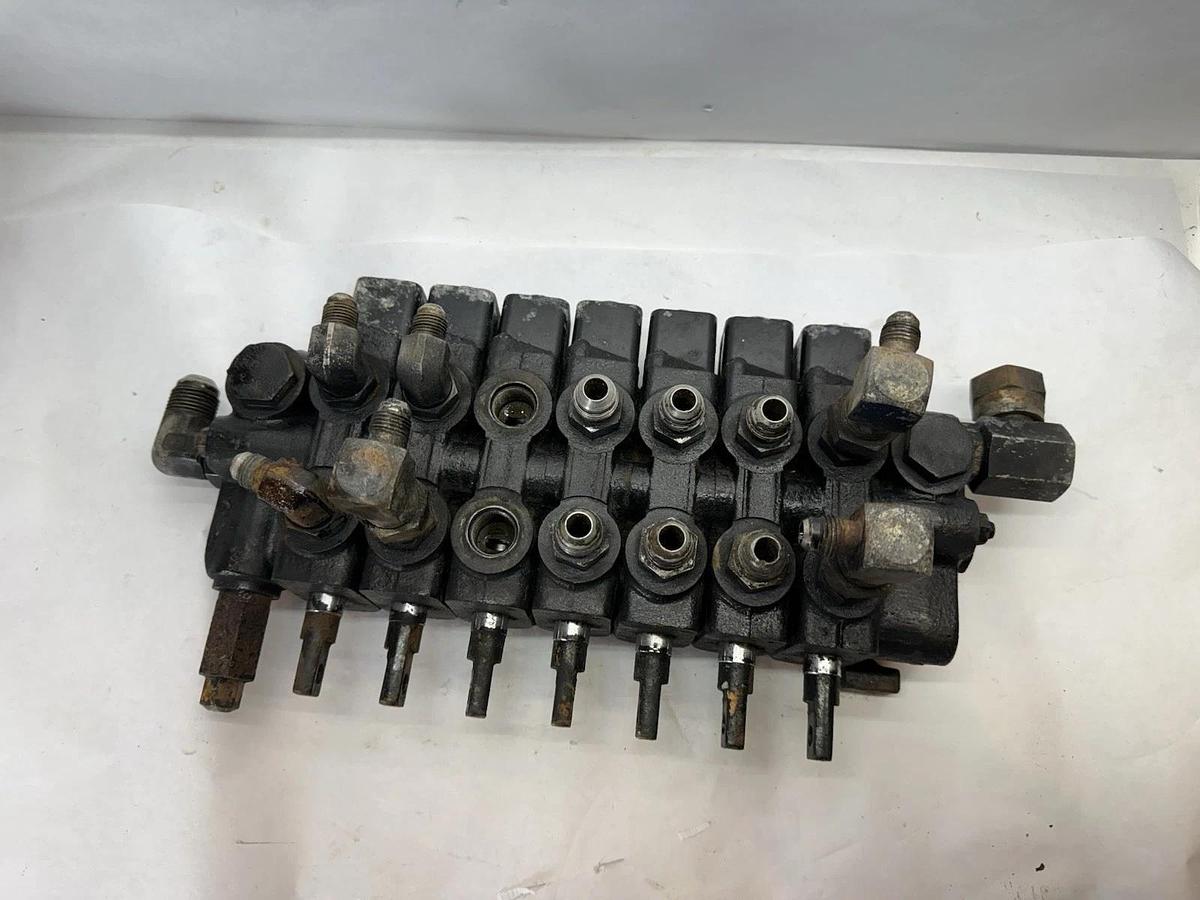 Used Racine C 88 0986 855 006 Challenger Wrecker Hydraulic Valve Block 7 spool Valve