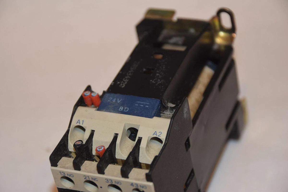 Used TELEMECANIQUE CA3 DN 31 CA3DN31 24V COIL 10A CONTACTOR