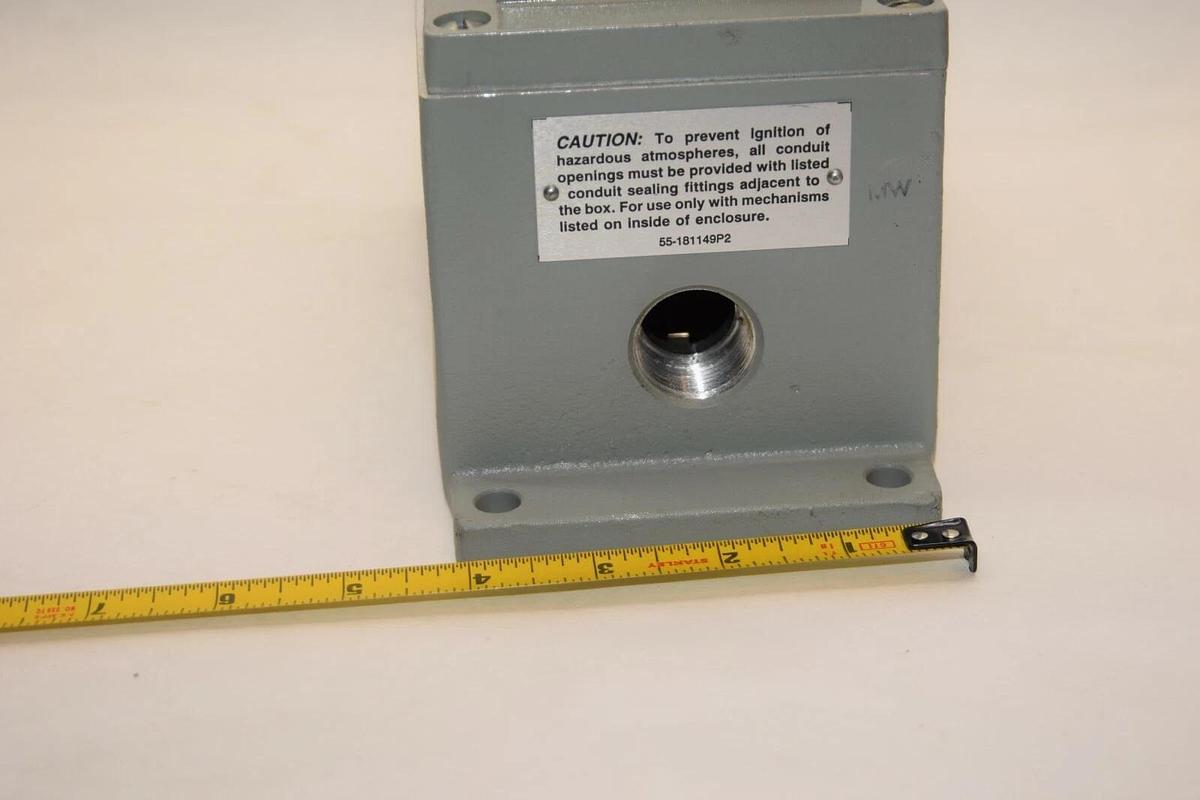 (NEW) GE GENERAL ELECTRIC CR103J102A 55-174968P2 600V 2 Button Unit Enclosure