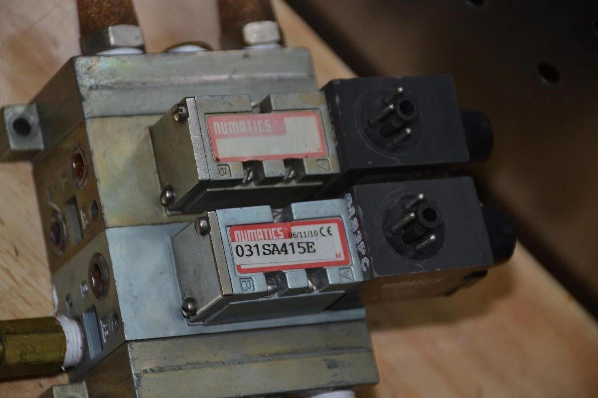 Used NUMATICS 031SA415E 24V DC 6W SOLENOID VALVE