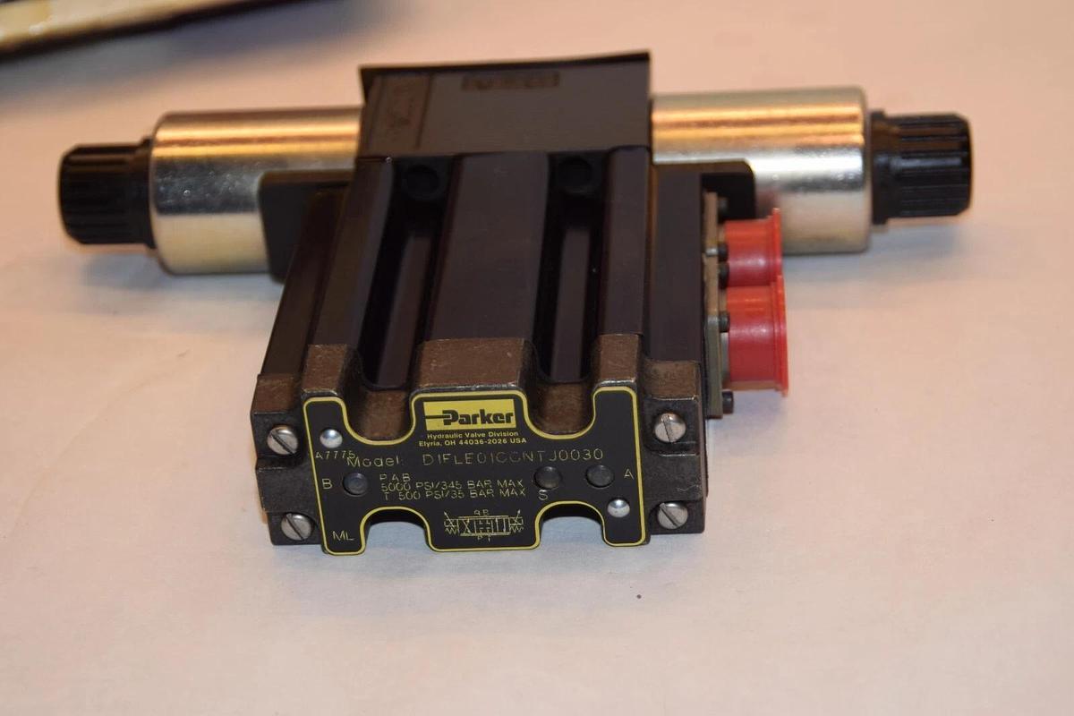 (NEW) PARKER D1FLE01CCNTJ0030 5000Psi 345Bar , 500psi 35Bar Servo Valve
