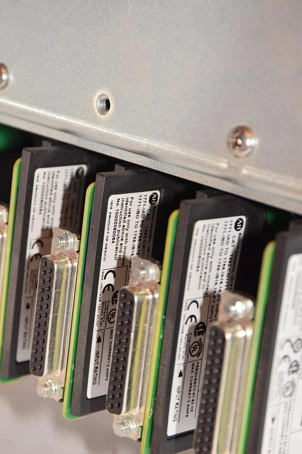 Used ALLEN BRADLEY 1492-MUA3-A10-A13 Conversion Mounting Assembly