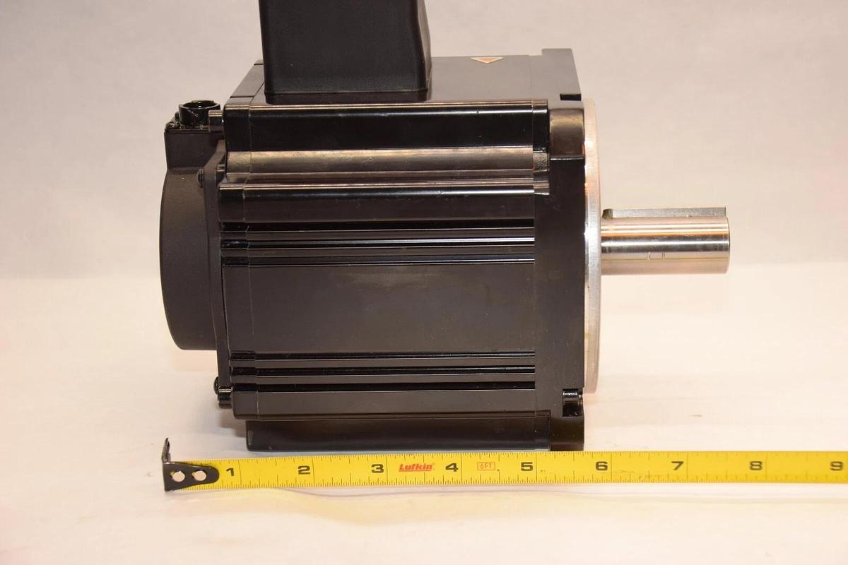 NEW HCFA Servo Motor SV-X2MG130H-N2LA SVX2MG130HN2LA 1.3kw 9.3A 1500rpm 220/240v